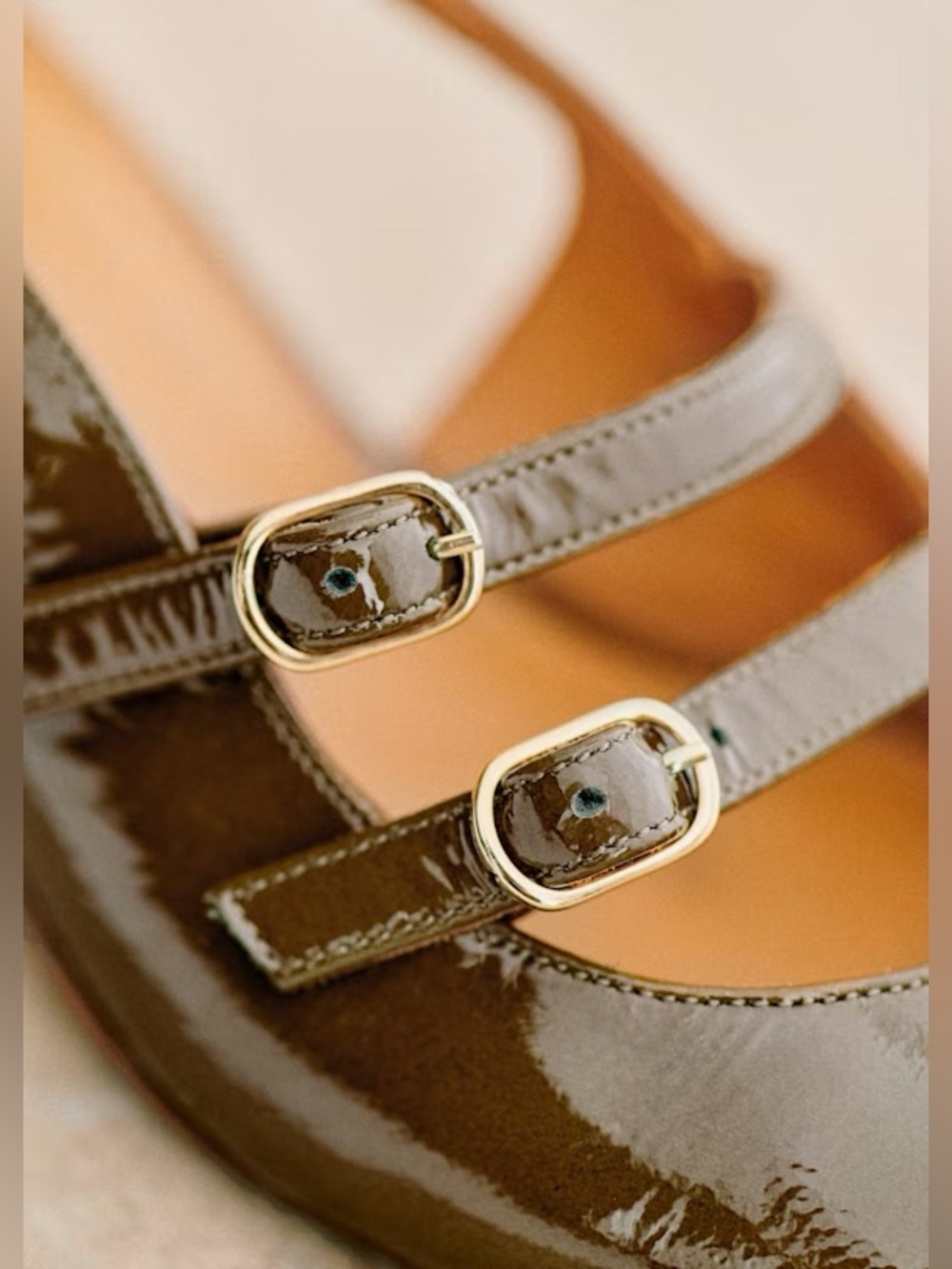 Sézane Paula Babies in Olive Patent Leather - Picture 4 of 8